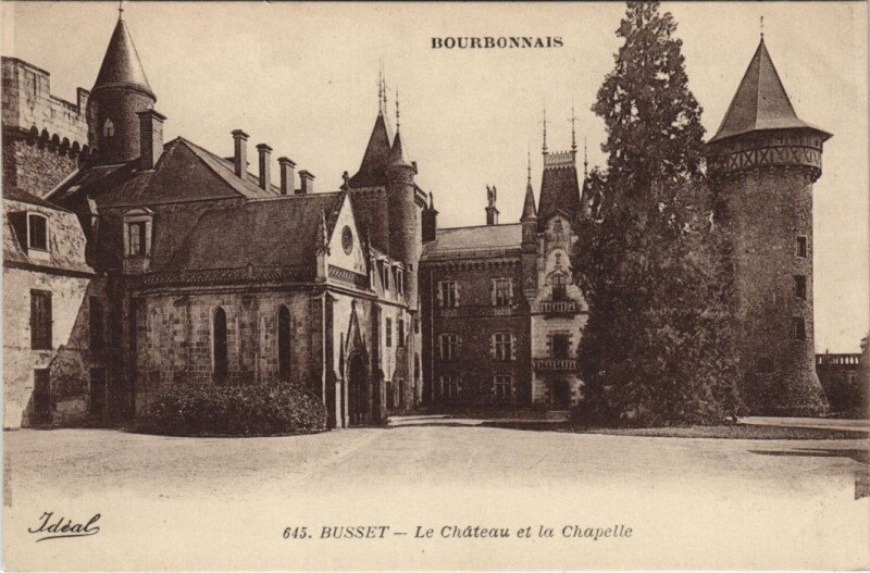 Carte postale ancienne Busset Le Chateau et la Chapelle à Busset