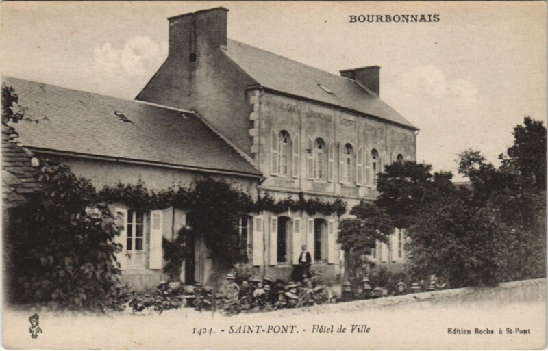 Carte postale ancienne Saint-Pont Hotel de Ville à Saint-Pont