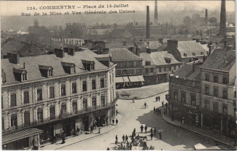 Carte postale ancienne Commentry Place du 14 Juillet - Rue de la Mine - Vue des Usines à Commentry