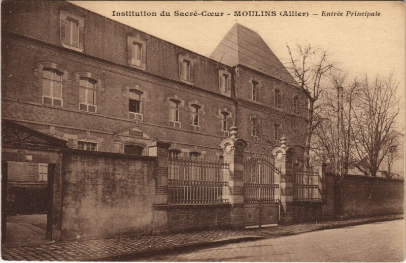 Carte postale ancienne Moulins Institution du Sacre-Coeur - Entree Principale à Moulins
