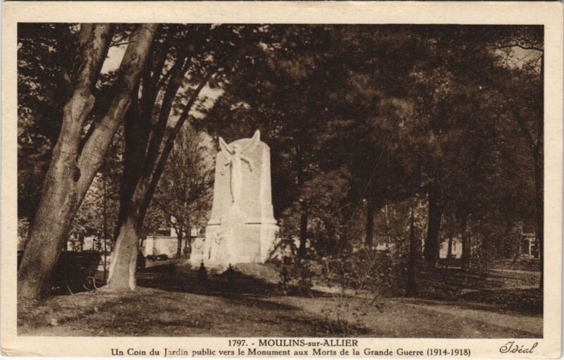 Carte postale ancienne Moulins Un Coin du Jardin Public - Monument aux Morts à Moulins