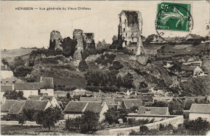 Carte postale ancienne Herisson Vue Generale du Vieux Chateau