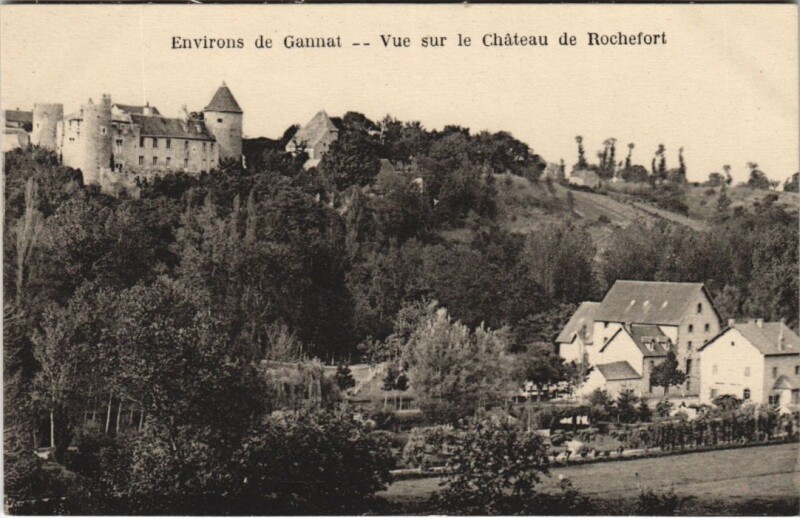 Carte postale ancienne Gannat Environs - Vue sur le Chateau de Rochefort à Gannat