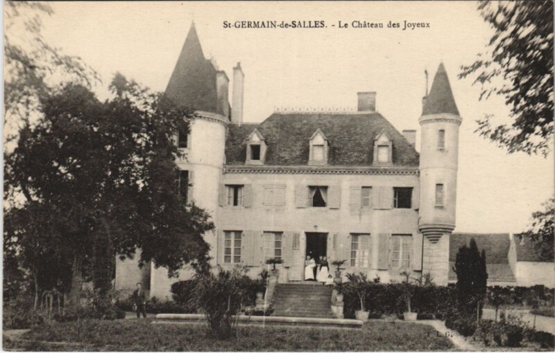 Carte postale ancienne Saint-Germain-de-Salles Le Chateau des Joyeux à Saint-Germain-de-Salles