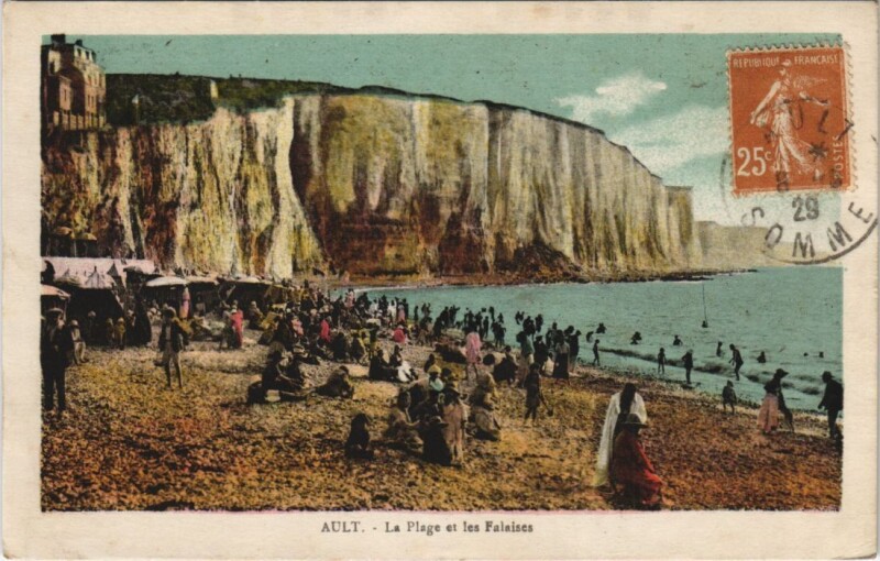 Carte postale ancienne Ault La Plage et les Falaises