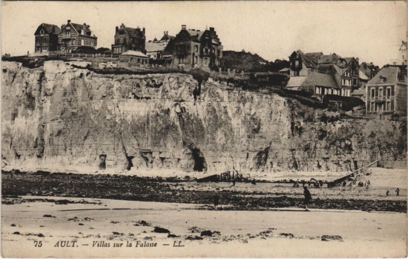 Carte postale ancienne Ault Villas sur la Falaise