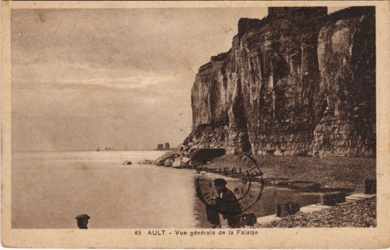 Carte postale ancienne Ault vue generale de la Falaise