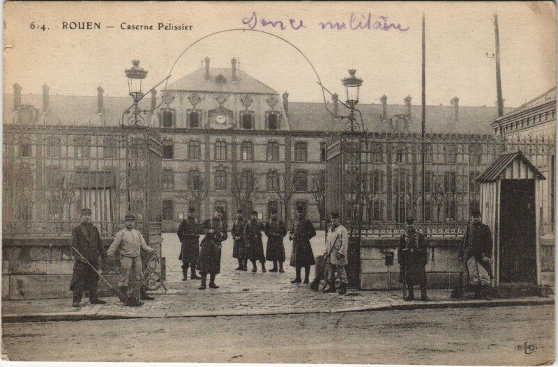 Carte postale ancienne Rouen - Caserne pelissier à Rouen