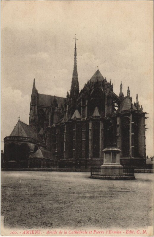 Carte postale ancienne Amiens Cathedrale abside à Amiens