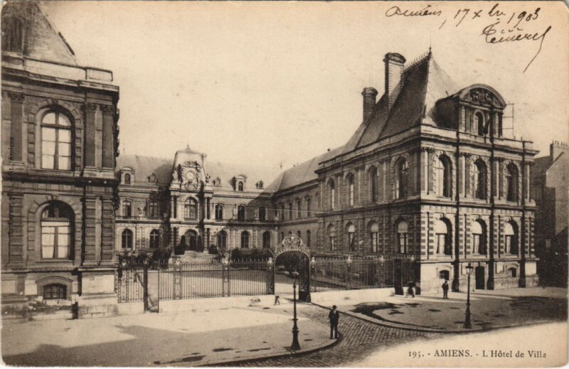 Carte postale ancienne Amiens Hotel de Ville à Amiens