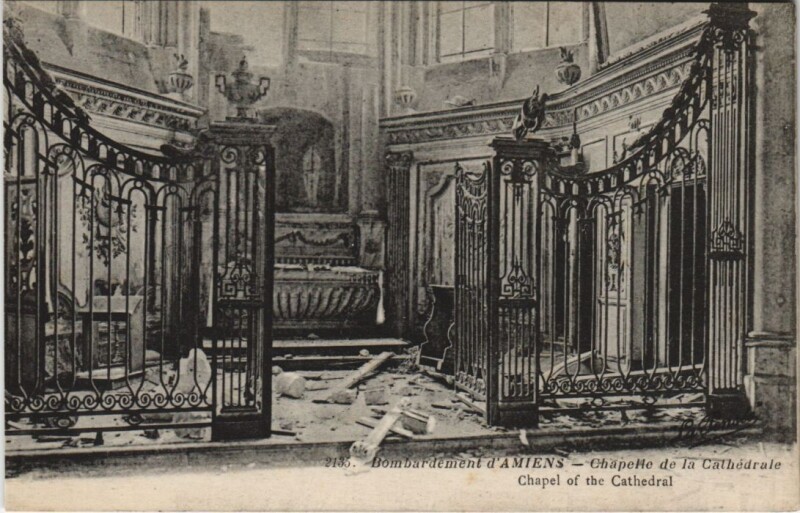 Carte postale ancienne Bombardement Amiens Cathedrale Chapelle Guerre, Militaire à Amiens