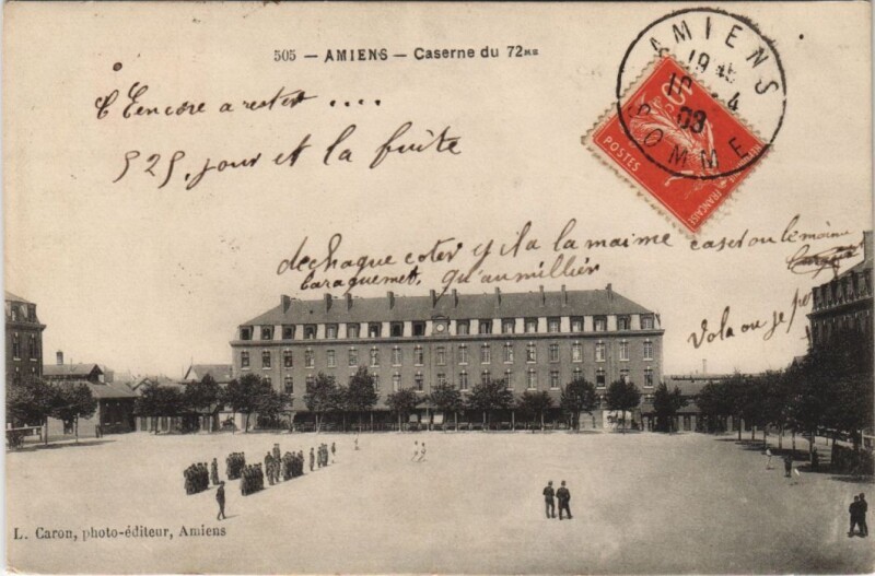 Carte postale ancienne Amiens Caserne du 72me à Amiens