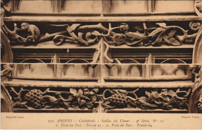 Carte postale ancienne Amiens La Cathedrale Stalles du Choeur no 12 à Amiens