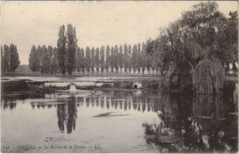 Carte postale ancienne Amiens Le Bassin de la hotoie à Amiens