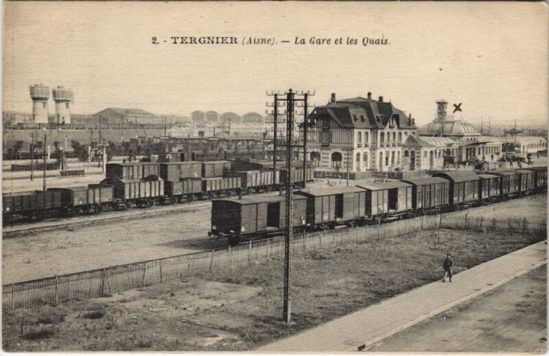 Carte postale ancienne Tergnier La Gare et les Quais à Tergnier