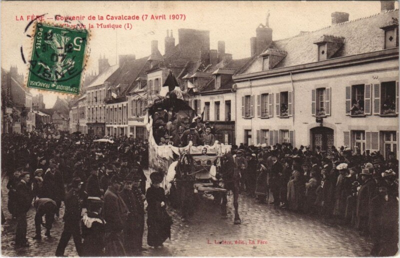 Carte postale ancienne La Fere Souvenir de la Cavalcade