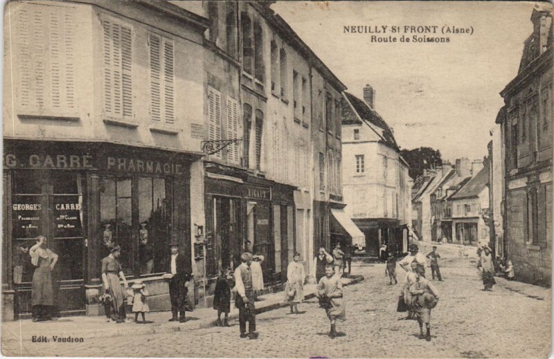 Carte postale ancienne Neuilly-Saint-Front-Route de Soissons à Neuilly-Saint-Front