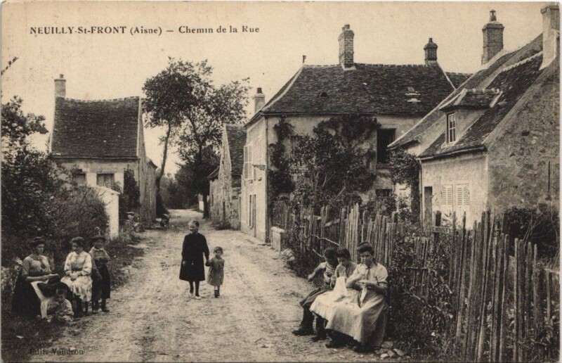 Carte postale ancienne Neuilly-Saint-Front-Chemin de la Rue à Neuilly-Saint-Front