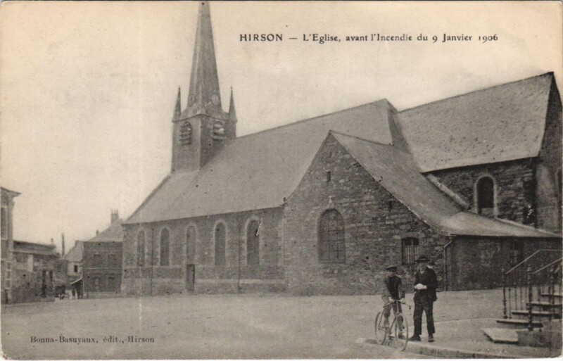 Carte postale ancienne Hirson L'eglise avant à Hirson