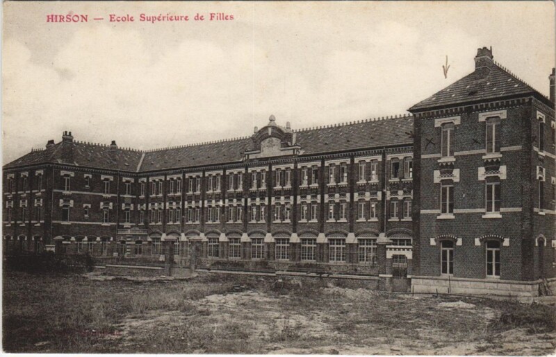 Carte postale ancienne Hirson Ecole superieure de filles à Hirson