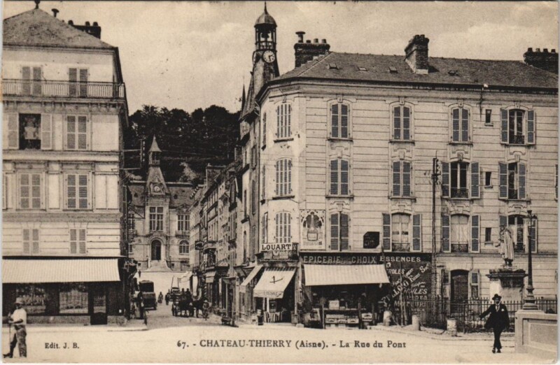 Carte postale ancienne Chateau-Thierry La rue du pont