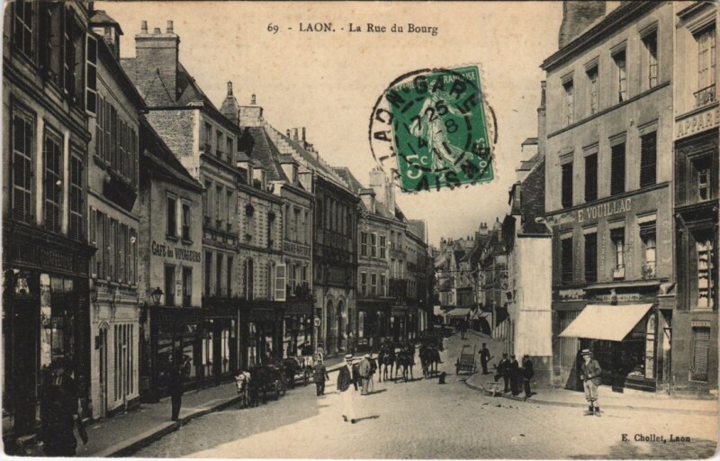 Carte postale ancienne Laon La rue du bourg