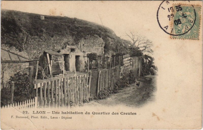 Carte postale ancienne Laon Une habitation du quartier