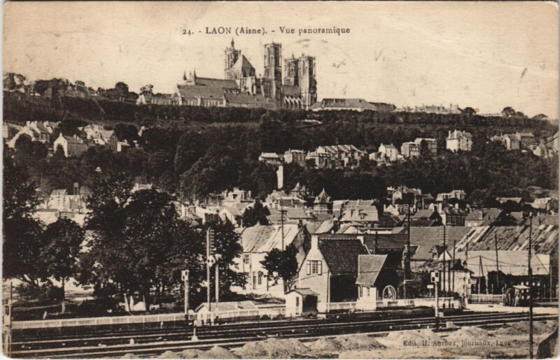 Carte postale ancienne Laon Vue panoramique
