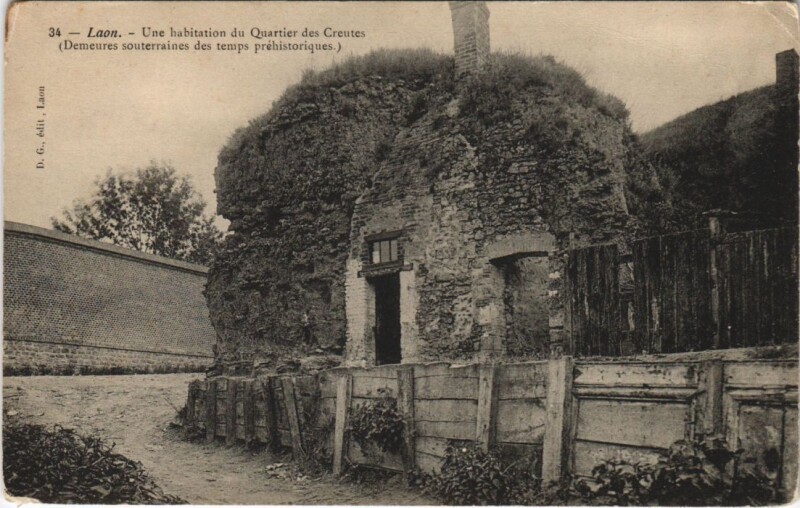 Carte postale ancienne Laon Une habitation du quartier
