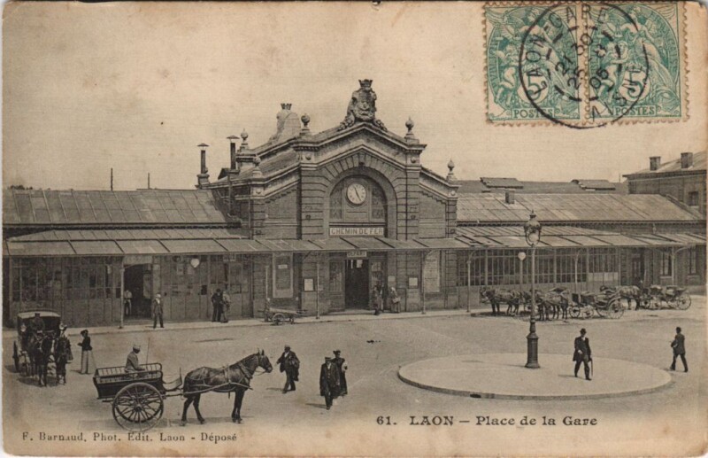 Carte postale ancienne Laon Place de la gare