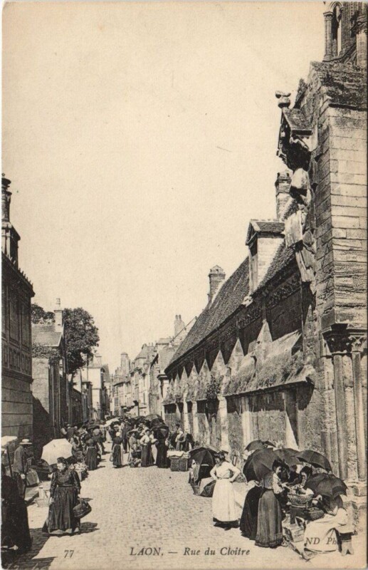 Carte postale ancienne Laon Rue du Cloitre