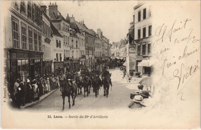 Carte postale ancienne Laon sortie du