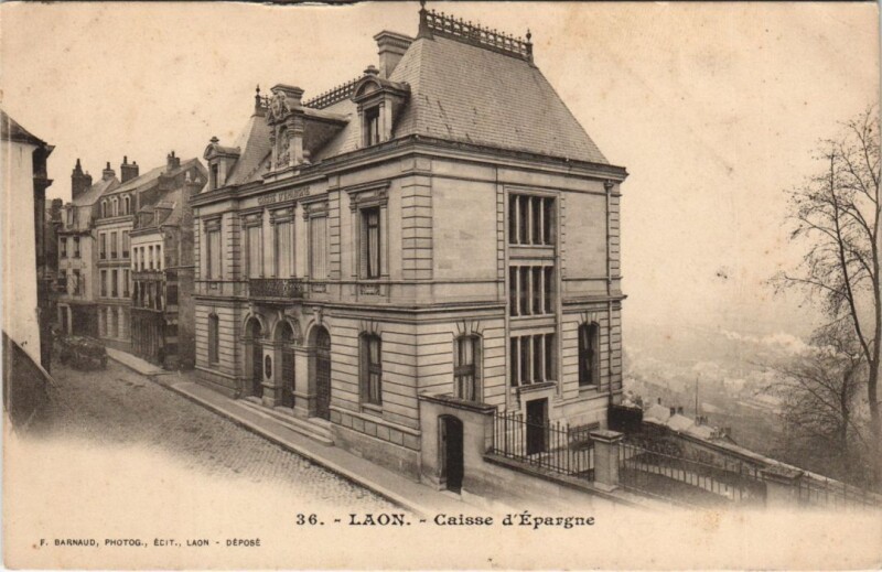 Carte postale ancienne Laon Caisse d'epargne