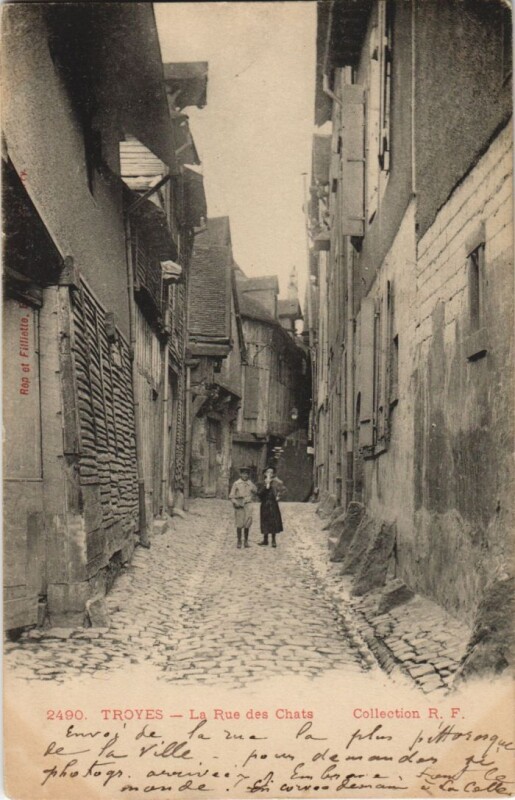 Carte postale ancienne Troyes Rue des Chats à Troyes