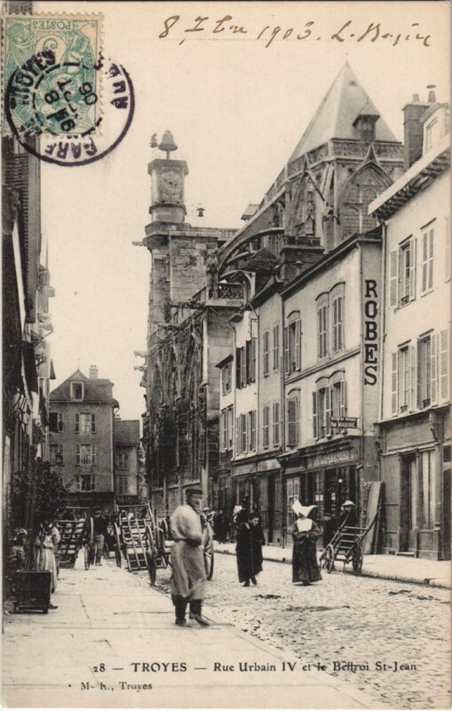 Carte postale ancienne Troyes Rue Urbain Iv Beffroi Saint-jean à Troyes