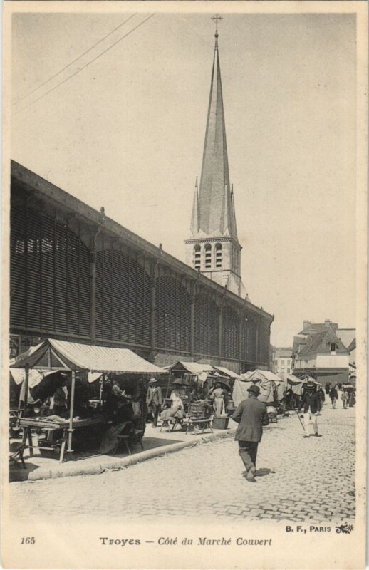 Carte postale ancienne Troyes Marche Couvert à Troyes