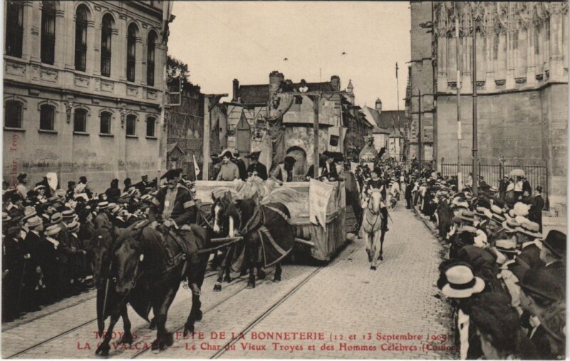 Carte postale ancienne Troyes Ier Fete de la Bonneterie 1909 Char du Vieux Troyes à Troyes