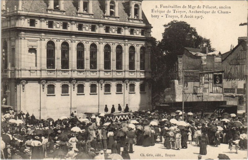 Carte postale ancienne Troyes Funerailles Mgr de Pelacor Eveque de Troyes 1907 à Troyes