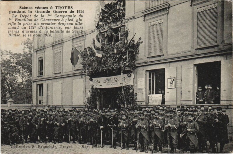 Carte postale ancienne Troyes Guerre Depot Comp du 1er Bataillon à Troyes