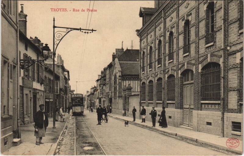 Carte postale ancienne Troyes Rue de Preize à Troyes