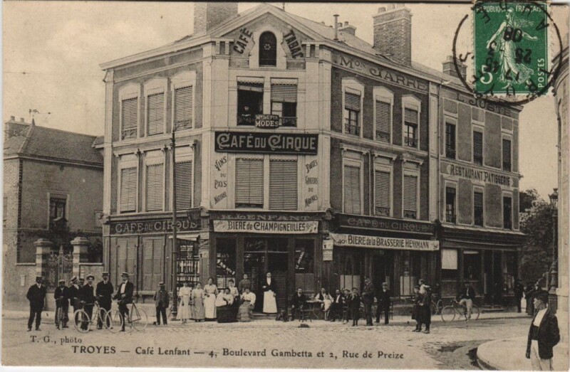 Carte postale ancienne Troyes 4, Bd Gambetta Café lenfant à Troyes