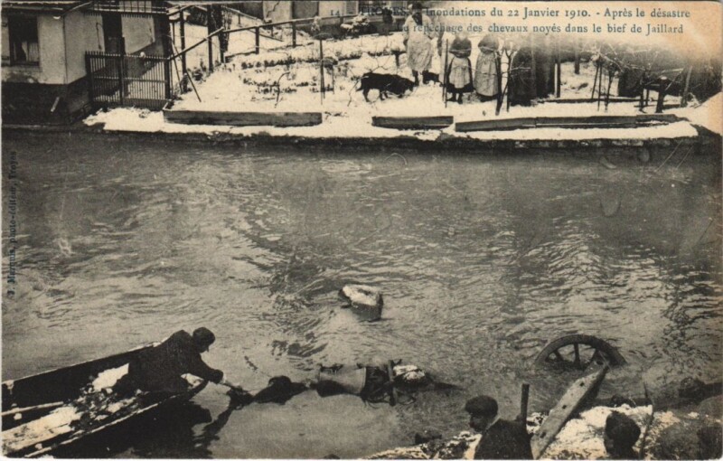 Carte postale ancienne Troyes Inondation 1910 Apres le desastre Bief de Jaillard à Troyes