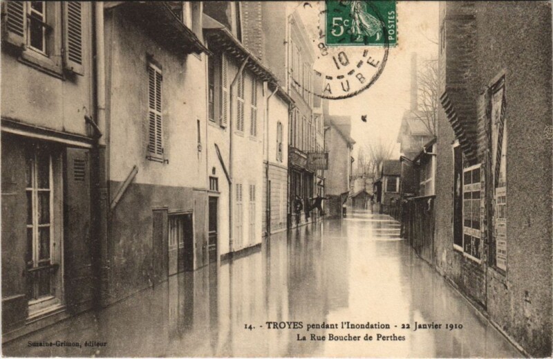 Carte postale ancienne Troyes Inondation 1910 Rue Boucher-de-Perthes à Troyes