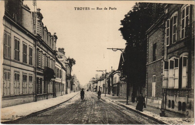 Carte postale ancienne Troyes Rue de Paris à Troyes