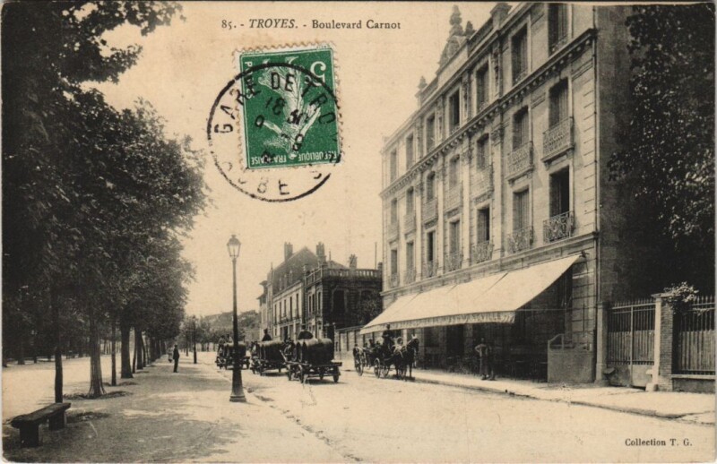 Carte postale ancienne Troyes Boulevard Carnot à Troyes