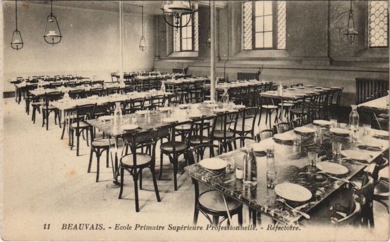 Carte postale ancienne Beauvais Ecole Primaire Superieure Prof. Refectoire à Beauvais