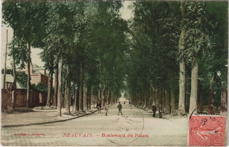 Carte postale ancienne Beauvais Boulevard du Palais à Beauvais