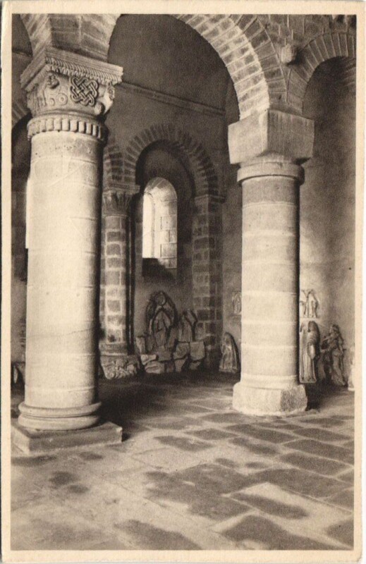 Carte postale ancienne Eglise de Saint-Menoux Le Narthex à Saint-Menoux