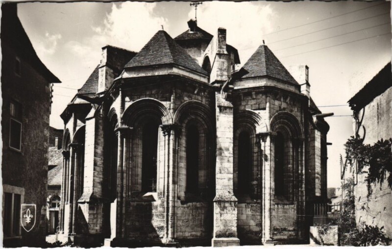 Carte postale ancienne Ebreuil Le Chevet de l'Eglise