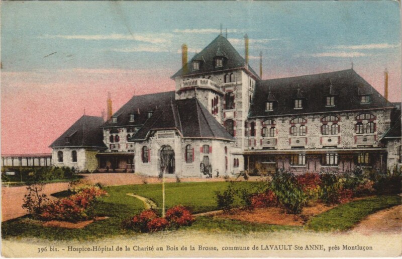 Carte postale ancienne Lavault-Sainte-Anne Hospice-Hopital de la Charite au Bois de la Brosse à Lavault-Sainte-Anne